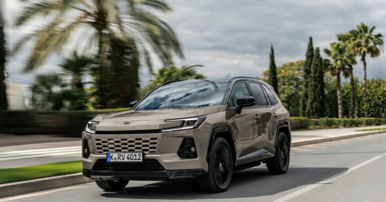 Νέο Toyota RAV4 6ης γενιάς: Έρχεται στην Ελλάδα το 2026