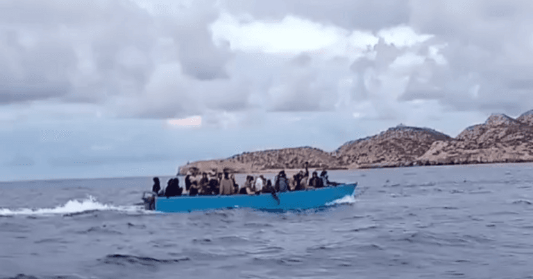 Διάσωση 60 μεταναστών νότια της Κρήτης από γαλλικό πλοίο