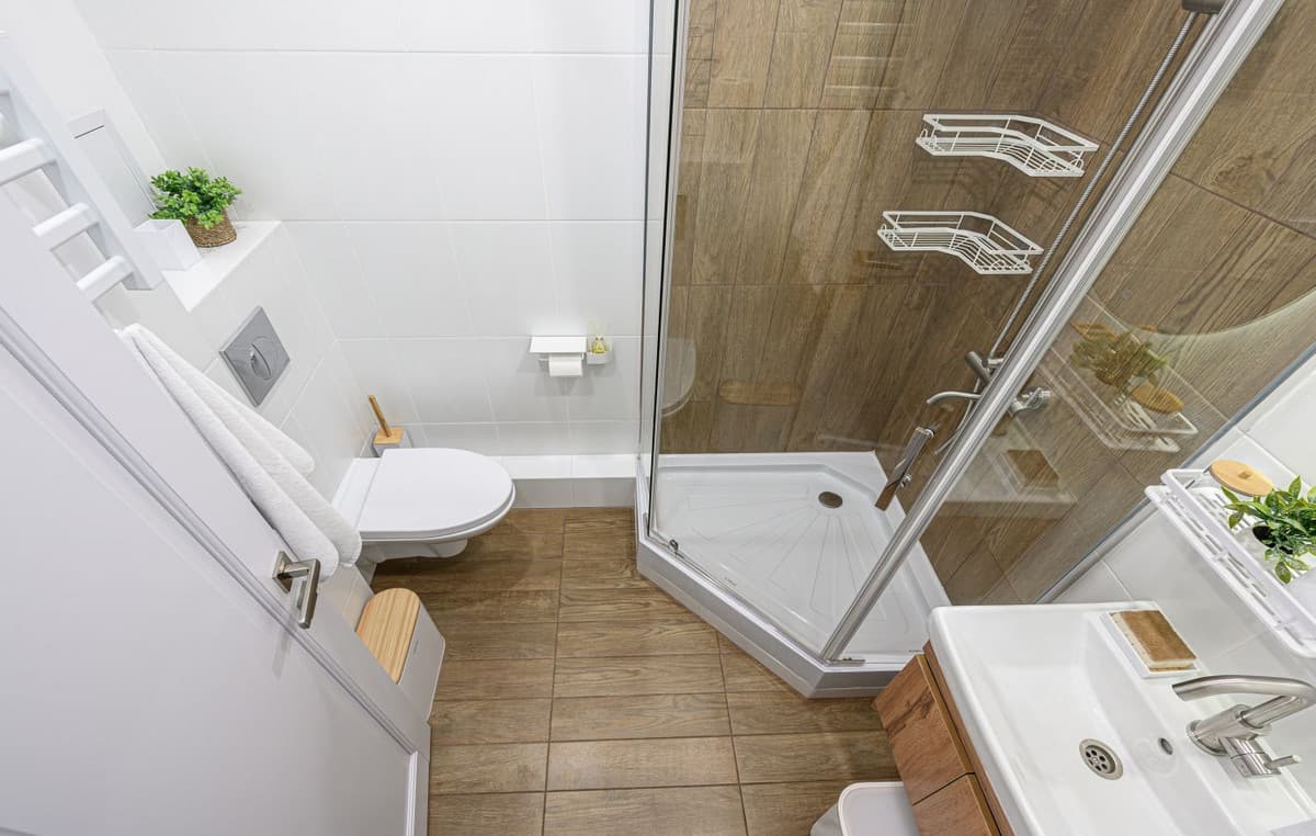 Μικρό μπάνιο: Πώς να το κάνετε μεγαλύτερο και φωτεινό