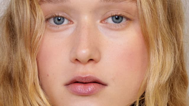 Ενυδατική κρέμα με χρώμα και SPF: το must-have του ανοιξιάτικου μακιγιάζ