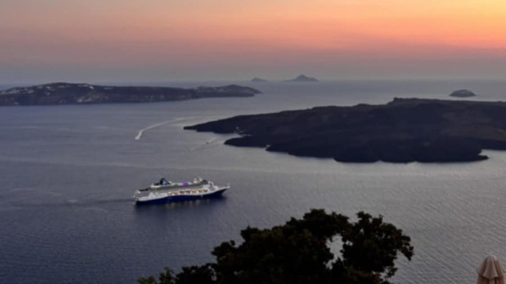 Η Σαντορίνη το Φθινόπωρο: Η Αυθεντική Ομορφιά του Νησιού