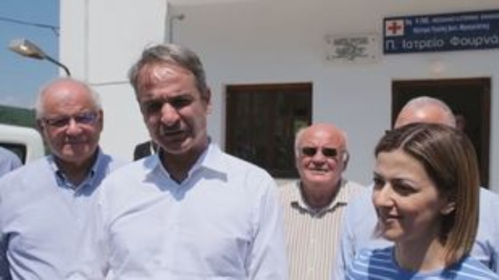 Επίσκεψη Μητσοτάκη σε Κινητή Ομάδα Υγείας στην Ευρυτανία