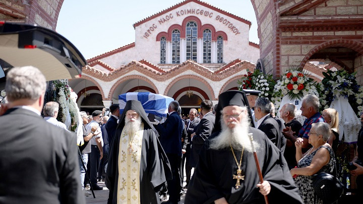Εξόδιος Ακολουθία για τον Απόστολο Βεσυρόπουλο: "Ψηλέ, θα μας λείψεις"