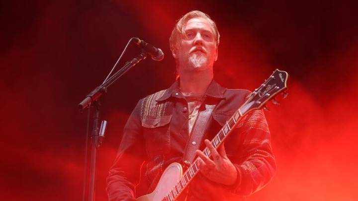 Ο Τζος Χόμι των Queens Of The Stone Age εκφράζει την επιθυμία του να επισκεφτεί τα σπίτια των Arctic Monkeys