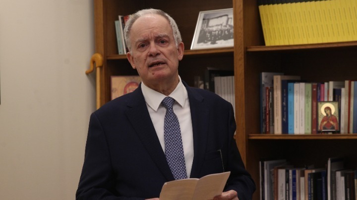 Ανατριχίλα: Αναφορές στον Δημήτρη Κωνσταντάρα από τον πρόεδρο της Βουλής