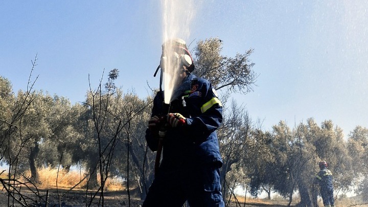 Ενίσχυση πυροσβεστικών δυνάμεων στην πυρκαγιά στην Παλιοκαμάριζα Αττικής