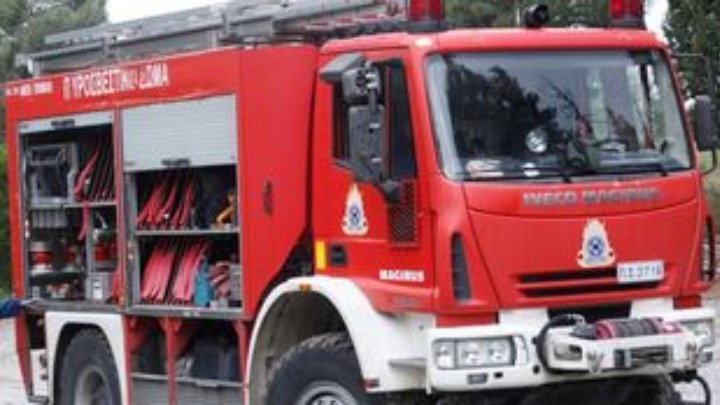 Πυρκαγιά σε Καλύβια Ηλείας: Επιχειρούν 42 πυροσβέστες και αεροσκάφη