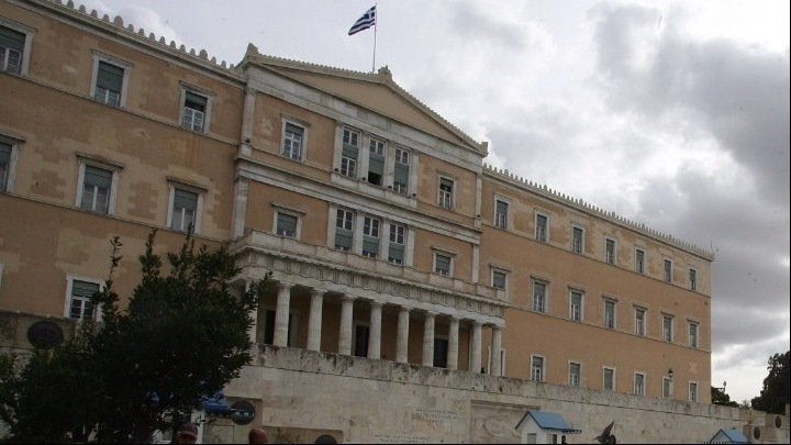Τροπολογία του ΣΥΡΙΖΑ για την επαναφορά του 13ου και 14ου μισθού στο Δημόσιο