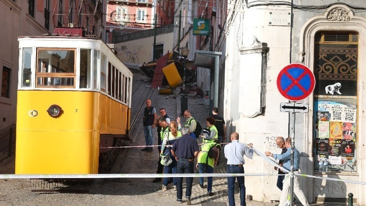 Θρήνος στην Λισαβόνα: Τραγωδία με Γαλλίδα θύμα στον εκτροχιασμό τελεφερίκ