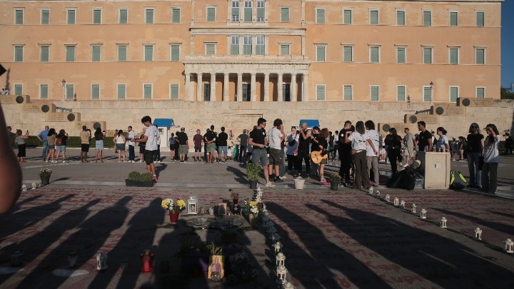 Συγκέντρωση στο Σύνταγμα για το πολύνεκρο σιδηροδρομικό δυστύχημα στα Τέμπη