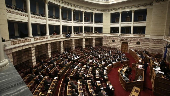 Συζήτηση στη Βουλή για το νομοσχέδιο της κοινωνικής αντιπαροχής