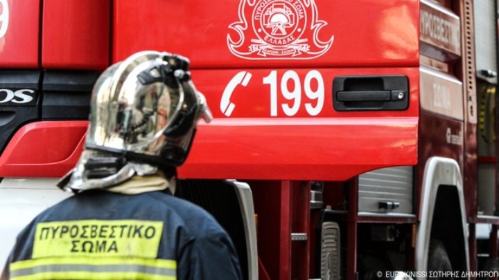 Πυρκαγιά σε επιχείρηση στις Αχαρνές Αττικής