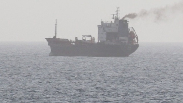 Πυρκαγιά σε φορτηγό πλοίο Minervagracht: Ακυβέρνητο στον κόλπο του Άντεν