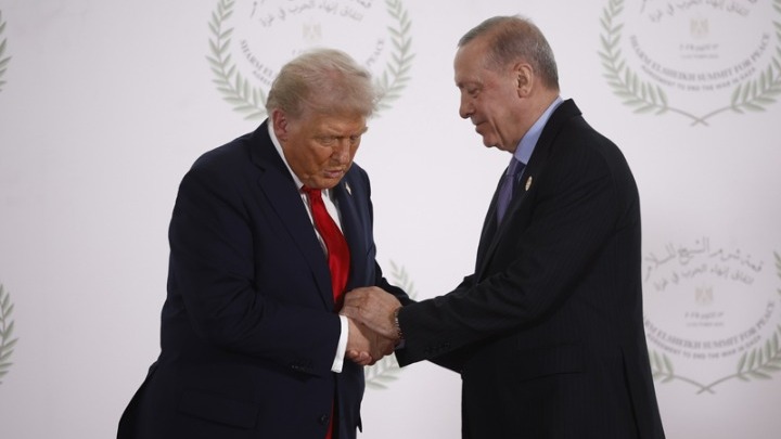 Ο Τραμπ επιστρέφει στην Ουάσιγκτον και μιλάει για τον Ερντογάν