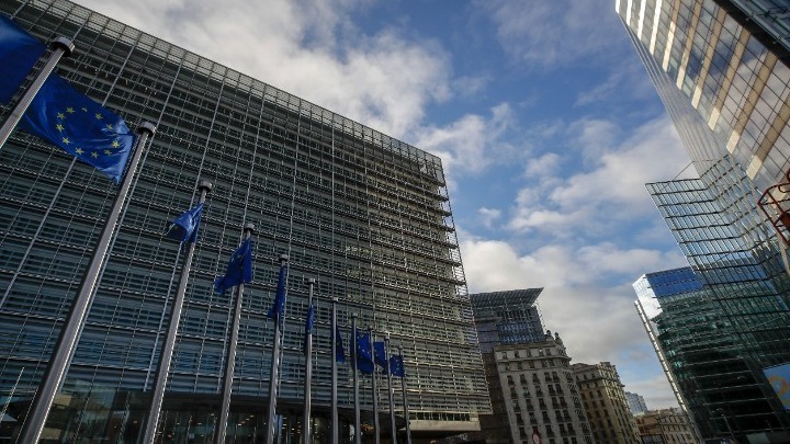 Θετική στάση της ΕΕ για συνάντηση Τραμπ-Πούτιν στη Βουδαπέστη