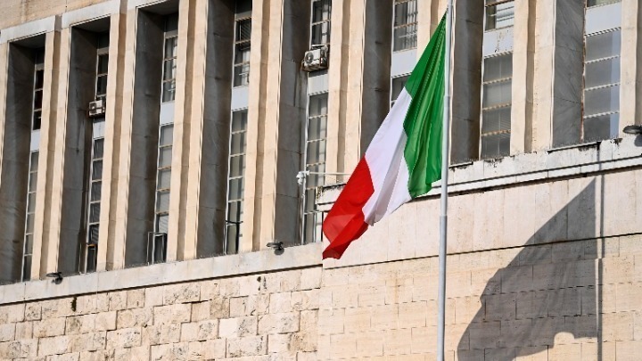 Αντιπαράθεση Σλάιν - Μελόνι: Ελευθερία και Δημοκρατία σε κίνδυνο
