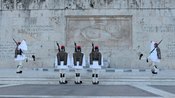 Αμφισβήτηση ευθύνης για την καθαριότητα του Μνημείου του 'Αγνωστου Στρατιώτη