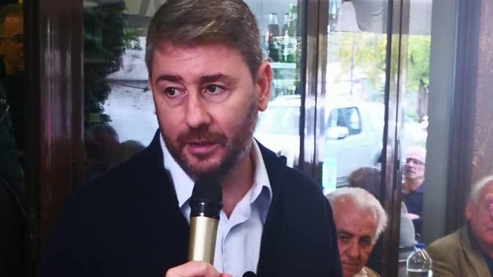 Ο Νίκος Ανδρουλάκης στα Μεγάλα Καλύβια: Κριτική στην κυβέρνηση και υποστήριξη στους αγρότες