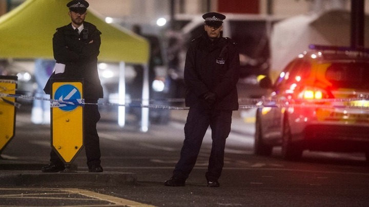 Αστυνομία: Ένας Υποπτος για την Επίθεση με Μαχαίρι σε Τρένο στην Αγγλία