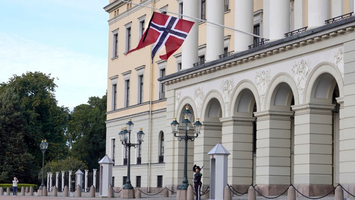 Το Μεγαλύτερο Κρατικό Επενδυτικό Ταμείο της Νορβηγίας Κατά της Αποζημίωσης του CEO της Tesla