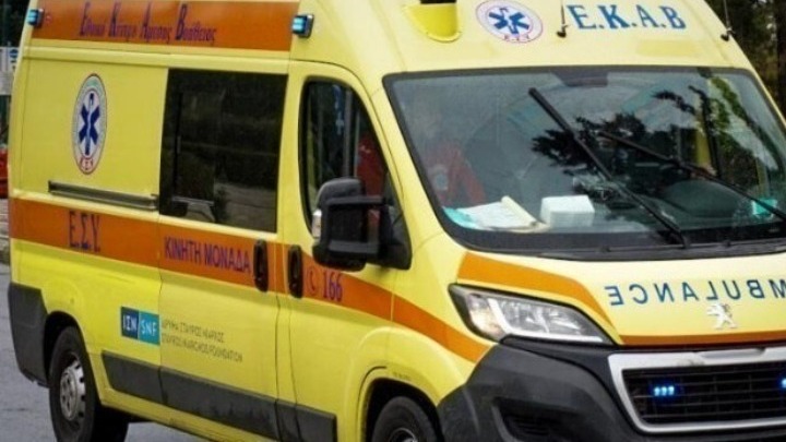 Άνδρας Διασώθηκε στο Λιμάνι του Πειραιά Μετά από Αιφνίδια Ζάλη