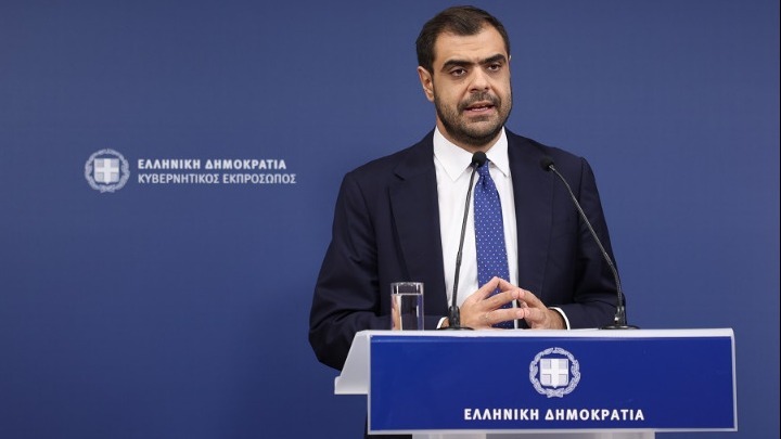 Ανακοινώσεις από τον Πρωθυπουργό για την οπλοκατοχή και τις άδειες: Οι δεσμεύσεις του Κυβερνητικού Εκπροσώπου