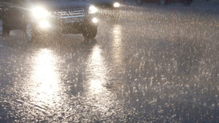 Έντονες βροχοπτώσεις στο Ηράκλειο: Προβλήματα στις οδικές επικοινωνίες