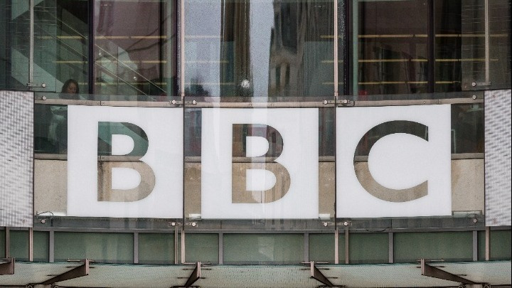 Παραιτήθηκε η διευθύντρια του BBC News μετά το παραπλανητικό μοντάζ