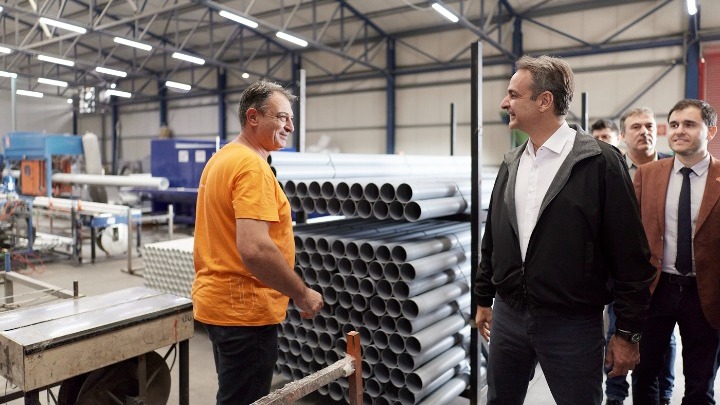 Επίσκεψη Μητσοτάκη στην Interplast: Στήριξη στην Ελληνική Μεταποίηση