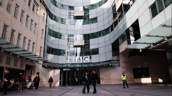 Το BBC Ζητά Συγγνώμη από τον Τραμπ για Ντοκιμαντέρ - Αμφιλεγόμενες Δηλώσεις