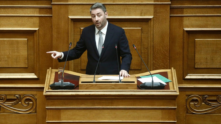 Αντιπαράθεση Ανδρουλάκη - Μητσοτάκη: Κοινωνικές Ανισότητες και Μέτρα Κυβέρνησης