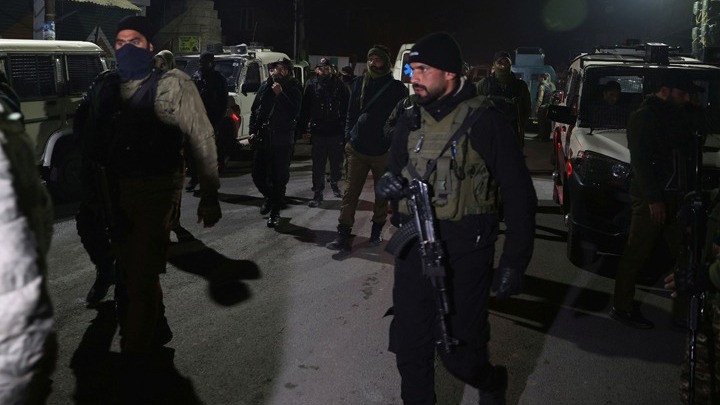 Έκρηξη στο Κασμίρ: Νεκροί αστυνομικοί και τραυματίες