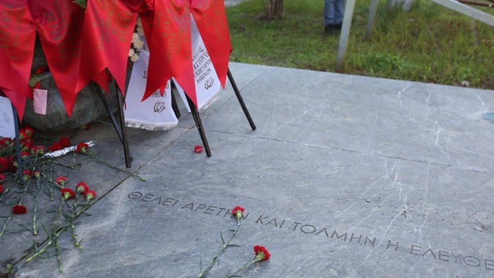 Αντιπροσωπεία του ΠΑΣΟΚ-Κινήματος Αλλαγής κατέθεσε στεφάνι στο μνημείο του Πολυτεχνείου