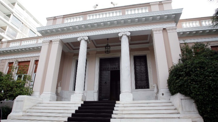 Αντιπαράθεση ΠΑΣΟΚ - κυβέρνησης