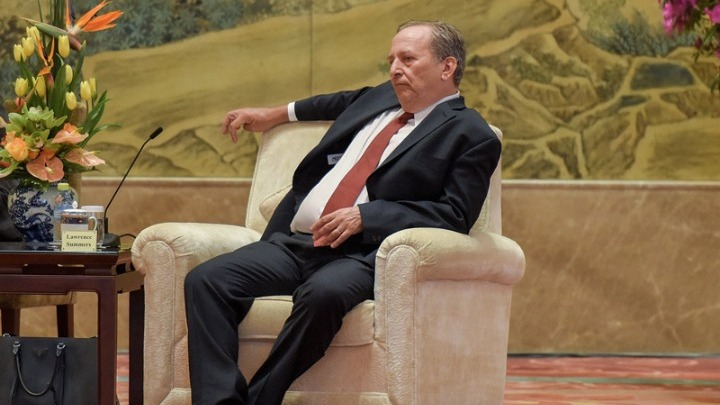 Ο Λάρι Σάμερς ανακοίνωσε την απόσυρσή του λόγω σκανδάλου