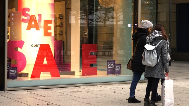 Χριστούγεννα στη Γερμανία: Μειωμένα έξοδα για δώρα αλλά με ανυπομονησία για τις γιορτές