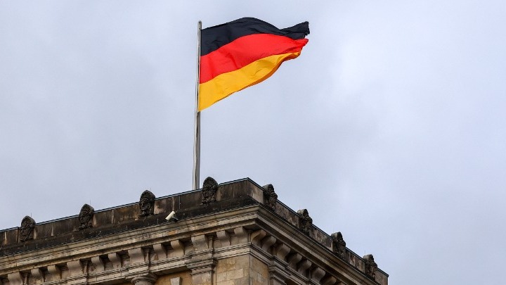 Ο Υπουργός Άμυνας της Γερμανίας καλεί τους Ευρωπαίους συμμάχους να ενισχύσουν τις αμυντικές τους δυνατότητες