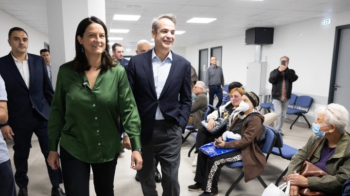 Επίσκεψη Μητσοτάκη στο νέο ΚΕΠΑ Πειραιά