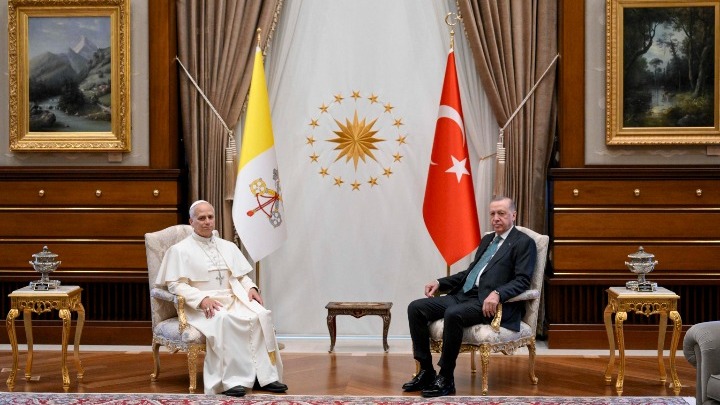 Ο Πάπας Λέων Γ' στην Τουρκία: Κάλεσε για Σταθερότητα και Προσέγγιση