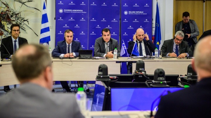 Συνάντηση υπουργού Μετανάστευσης με πρωθυπουργό Κρατιδίου: Αναλύοντας τη μεταναστευτική πολιτική