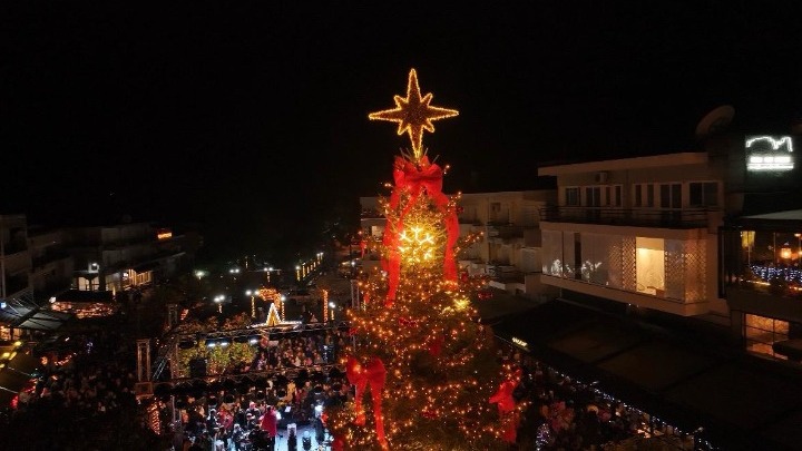 Φωταγώγηση χριστουγεννιάτικου δέντρου στην Καλαμπάκα
