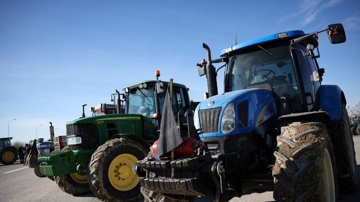 Συγκέντρωση αγροτών έξω από το Δικαστικό Μέγαρο Λάρισας