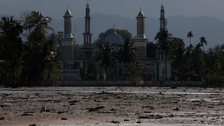 Κυκλώνας στην Ινδονησία: Νεκροί, Καταστροφή και Ανασυγκρότηση