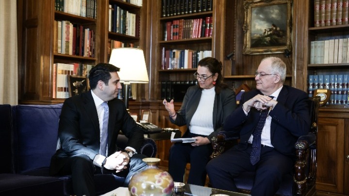 Συνάντηση Ελλάδας - Αρμενίας: Ενίσχυση των Διμερών Σχέσεων