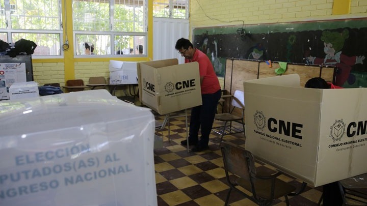 Τραμπ κατηγορεί τις εκλογικές αρχές της Ονδούρας