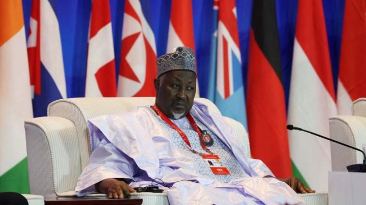 Παραίτηση Υπουργού Άμυνας στη Νιγηρία λόγω Κύματος Απαγωγών