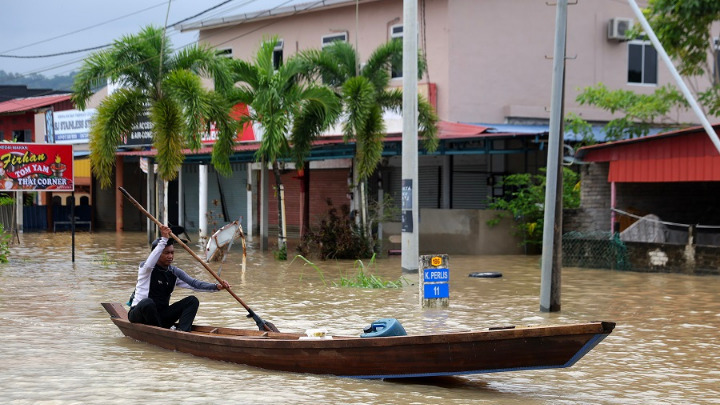 Καταστροφικές πλημμύρες στην Ινδονησία και τη Σρι Λάνκα