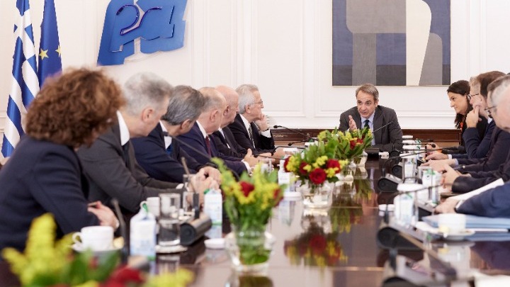 Συνάντηση στο Μέγαρο Μαξίμου για την Κοινωνική Συμφωνία