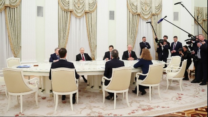 Συνάντηση Πούτιν με απεσταλμένους ΗΠΑ στον Κρεμλίνο