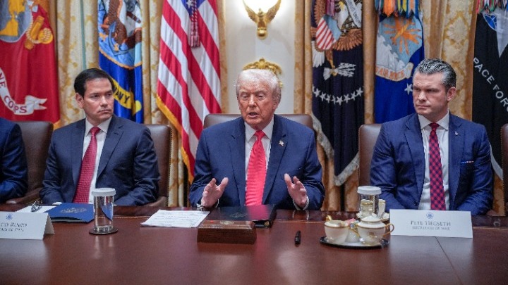 Τραμπ απειλεί με επιθέσεις τις χώρες που διακινούν ναρκωτικά προς τις ΗΠΑ